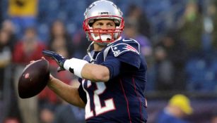 Brady se prepara para lanzar en un juego de Pats