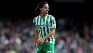 Lainez durante un partido con el Betis 