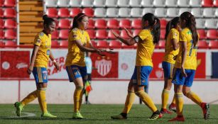 Tigres Femenil festeja gol contra Necaxa