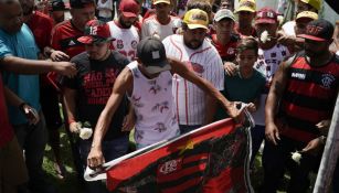 Aficionados de Flamengo rinde homenaje a las victimas del incendio