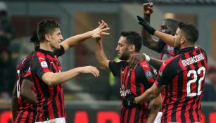 Jugadores del Milan festejan un gol