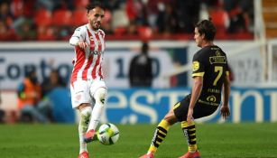 Guzmán durante un partido con Necaxa