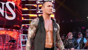 Randy Orton hace su entrada al ring