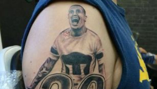 El tatuaje que ilustra a Nico Castillo con la playera de Pumas