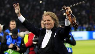 André Rieu tras su presentación en el Johan Cruyff Arena