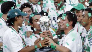 Jugadores de Santos festejan el título en 2008