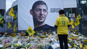 gente rinde homenaje a Emilano Sala tras accidente aéreo 
