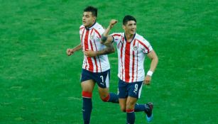 Pulido festeja gol de Vega