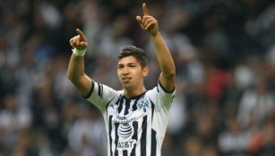 Ángel Zaldívar festeja un gol con Monterrey