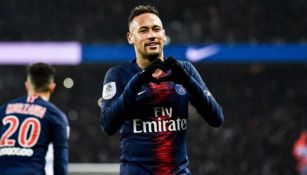 Neymar festeja gol en el PSG 