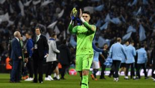 Kepa aplaude después del partido