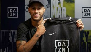 Neymar presume la playera de su 'nuevo equipo'