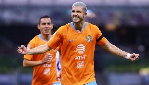 Guido Rodríguez festeja un gol con el América