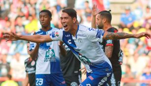 José Ulloa festejando su gol ante Xolos 