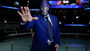 Blue Demon Jr., posa para la cámara