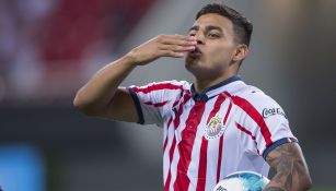 Alexis Vega celebra tras juego de Chivas 