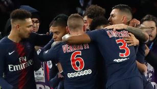 Jugadores del PSG celebran gol en la Liga 