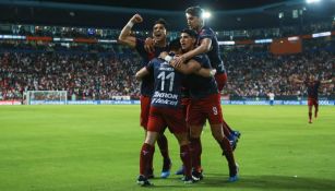 Jugadores de Chivas en festejo