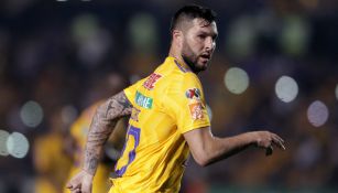 Gignac corre durante un partido de la Liga MX 