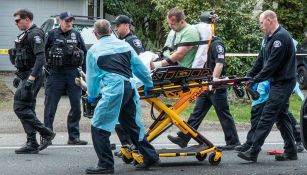 Paramédicos atienden a heridos por tiroteo Seattle