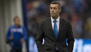 Pedro Caixinha durante un juego entre Cruz Azul y Monterrey