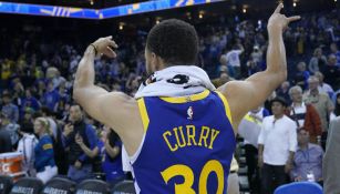 Stephen Curry celebra triunfo de Golden State