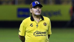 Diego Maradona durante un encuentro ante el Atlético San Luis