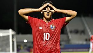 Ángel Orelién festeja gol con Panamá Sub 20