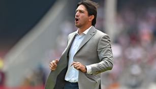 El estratega vive la presión de dirigir a un equipo grande como Pumas