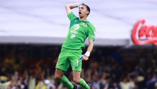 Agustín Marchesín festeja un gol del América