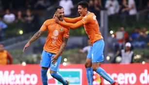 Edson Álvarez celebra con Emanuel Aguilera la victoria del América 