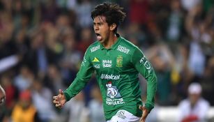 José Juan Macías festeja un gol con León