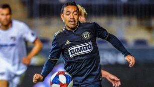 Marco Fabián durante un partido 