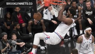 Joel Embiid firma una brillante anotación contra Nets