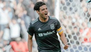 Carlos Vela festeja un gol con el LAFC