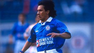 Castañeda, durante un duelo con Cruz Azul en el año 2000 