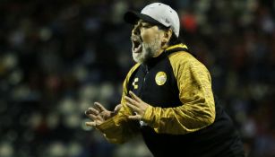 Diego Armando Maradona durante un encuentro ante Mineros 