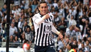 Rogelio Funes Mori celebra un gol frente a Santos