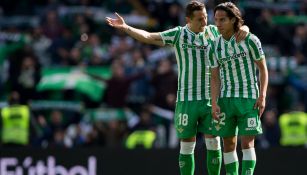 Guardado le da algunos consejos a Lainez en partido del Betis 