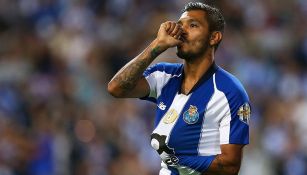 Corona celebra un gol con el Porto 