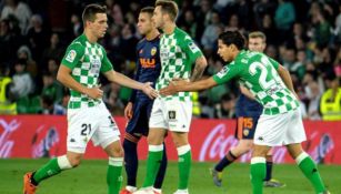  Jugadores del Betis, durante el partido en el Villamarín