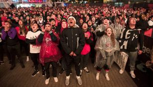 Aficionados de los Raptors viendo el juego ante Filadelfia 