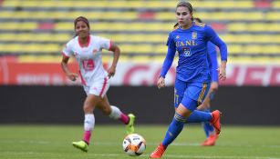 Nayeli Rangel, durante un juego contra Monarcas