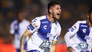 Ángelo Sagal festeja un gol con el Pachuca