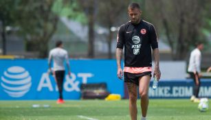 Ménez no ha jugado y tiene pie y medio fuera del conjunto de Coapa