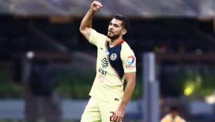 Henry Martín festeja gol con América