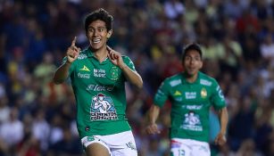 Macías celebra el gol que firmó contra América