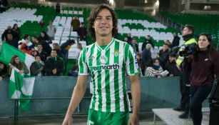 Diego Lainez con el uniforme del Betis