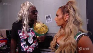 R-Truth y Carmella en SmackDown Live