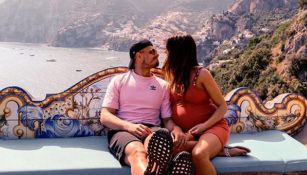 Javier Hernández y Sarah Kohan disfrutan de sus vacaciones